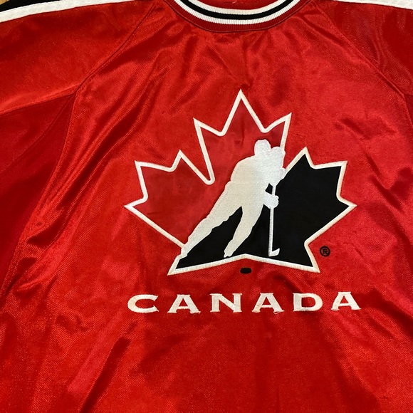 Y M used in good condition team Canada jersey. - Picture 3 of 4